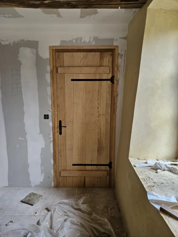 Fabrication sur mesure de porte intérieure en frêne à Gadencourt, Vernon, Houelle Menuiserie