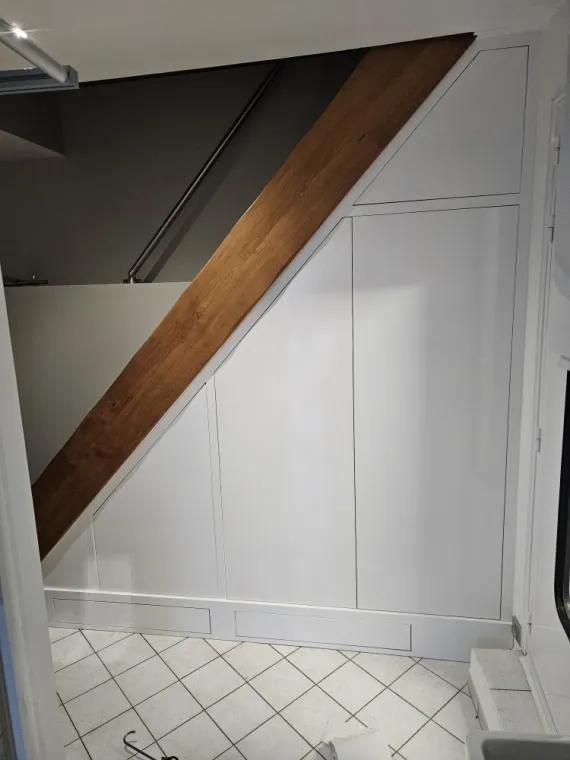 fabrication sur mesure d'un placard sous escalier à Ménilles, Vernon, Houelle Menuiserie
