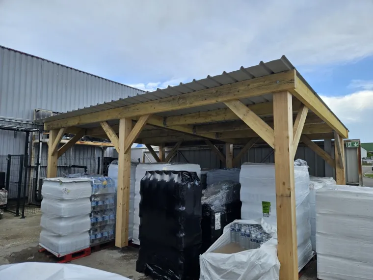 abri de stockage extérieur