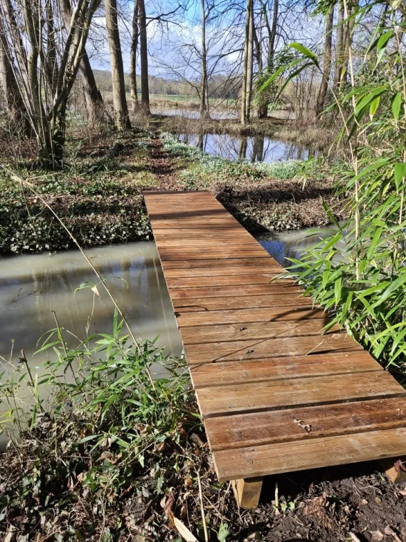 Fabrication et remplacement d'un pont en bois à Chambines, Vernon, Houelle Menuiserie