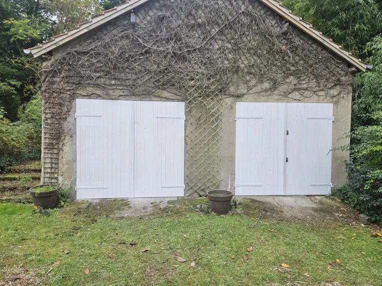Fabrication de deux portes de garages en bois., Vernon, Houelle Menuiserie