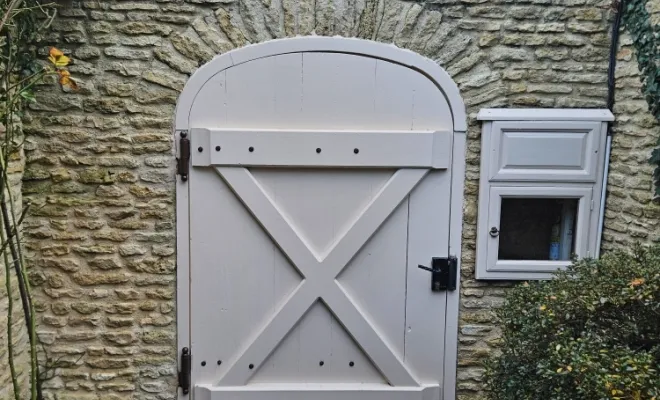Restauration d'un portail et de son portillon en chêne au Plessis Hébert., Vernon, Houelle Menuiserie