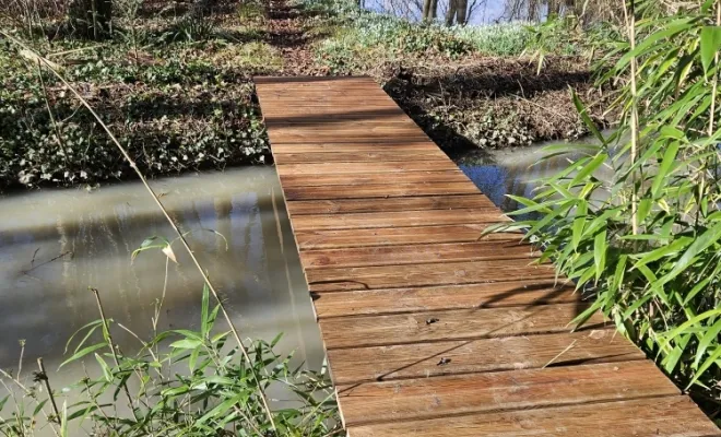 Fabrication et remplacement d'un pont en bois à Chambines, Vernon, Houelle Menuiserie
