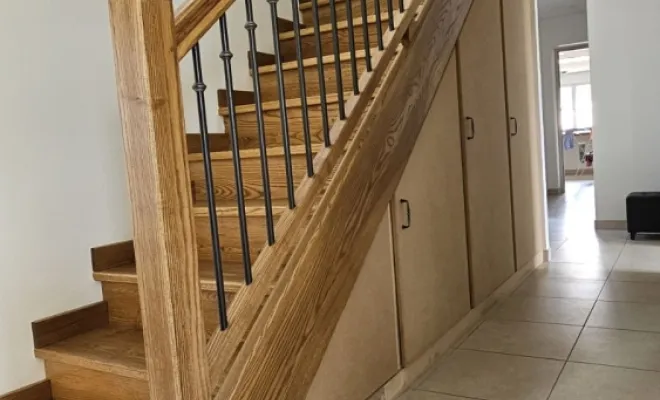 Fabrication sur mesure et pose d'un escalier en frêne et de son garde corps à Pacy-sur-Eure., Vernon, Houelle Menuiserie