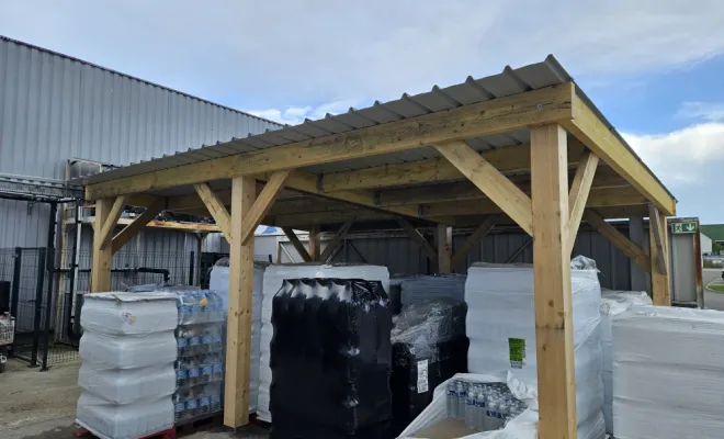 Fabrication d'une abri de stockage extérieur pour une grande surface à Pacy-sur-Eure, Vernon, Houelle Menuiserie