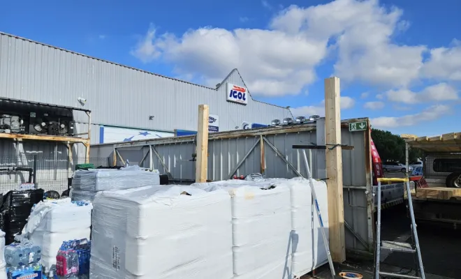 Fabrication d'une abri de stockage extérieur pour une grande surface à Pacy-sur-Eure, Vernon, Houelle Menuiserie