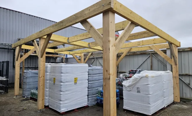 Fabrication d'une abri de stockage extérieur pour une grande surface à Pacy-sur-Eure, Vernon, Houelle Menuiserie