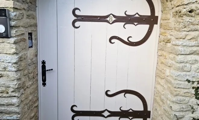 Restauration d'un portail et de son portillon en chêne au Plessis Hébert., Vernon, Houelle Menuiserie